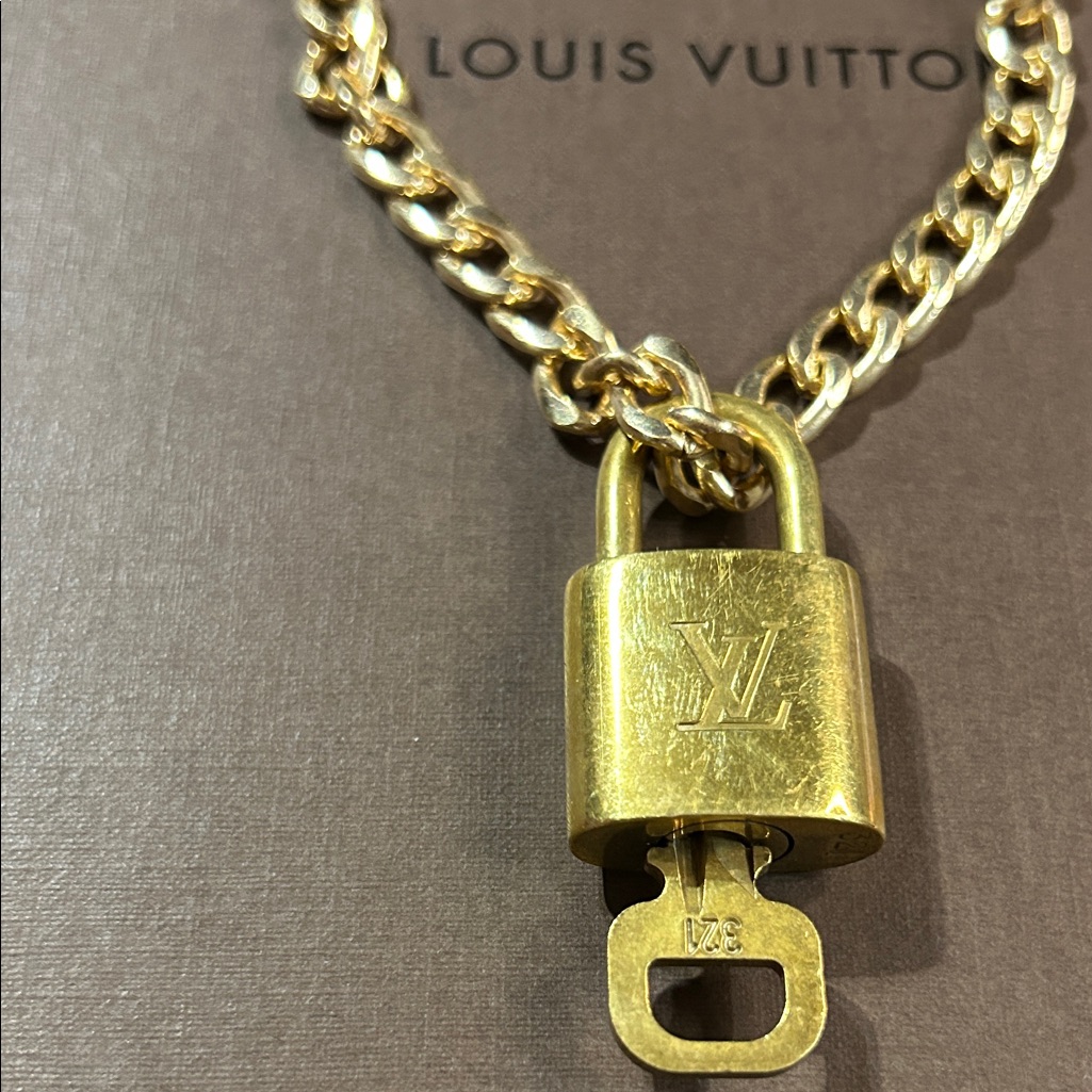 Louis Vuitton Padlock321